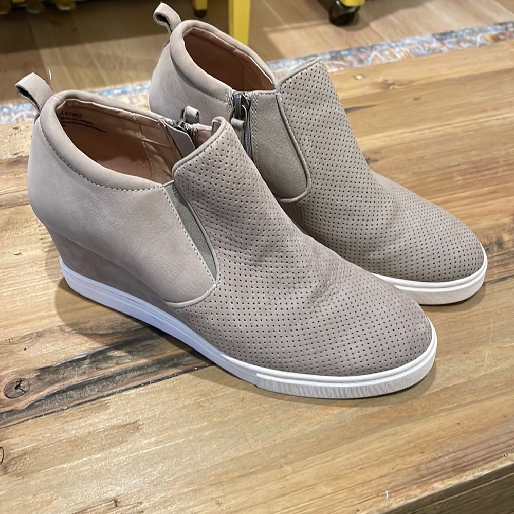 Caslon wedge sneaker tan